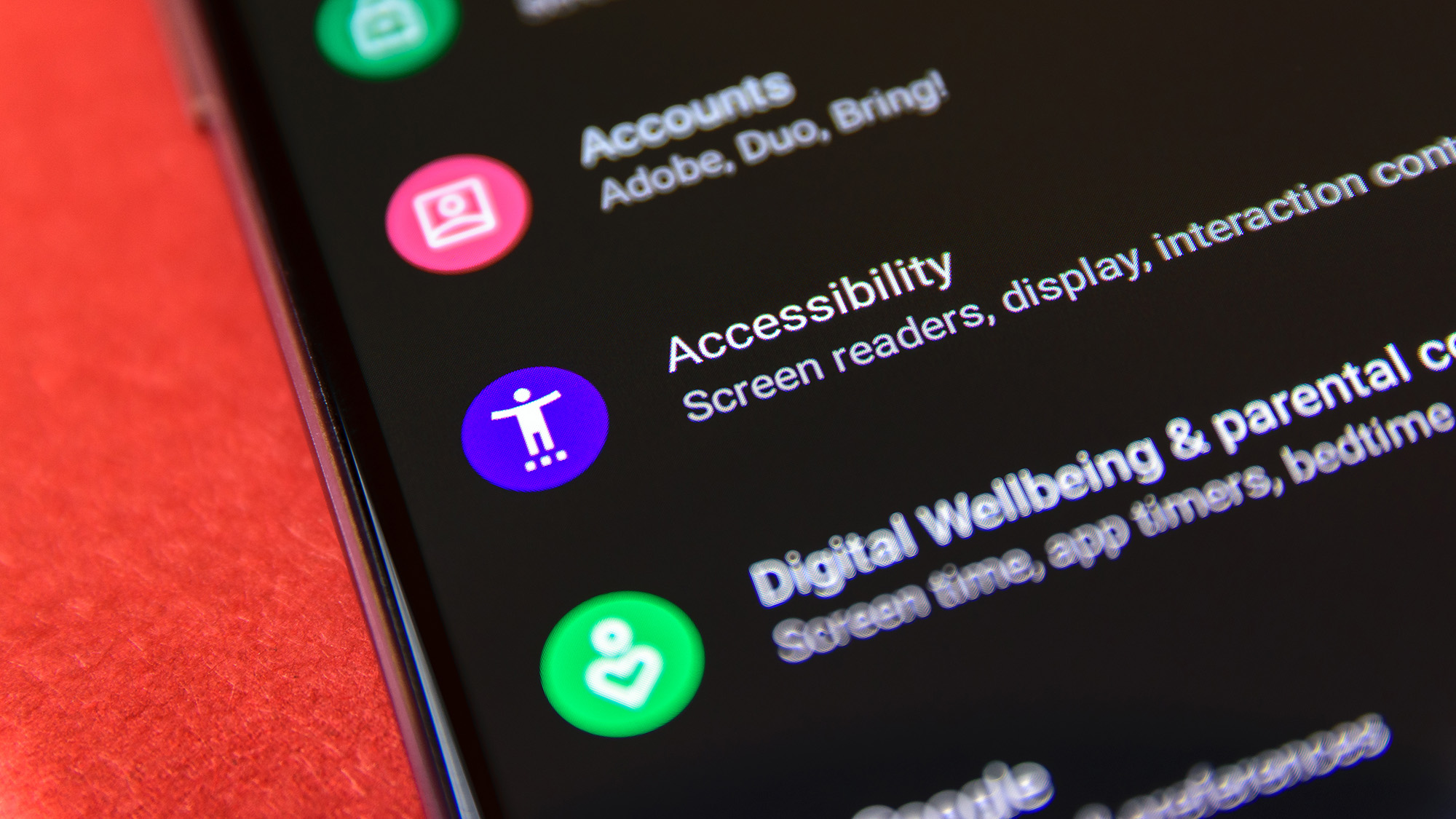 Accessibility settings on the Samsung Galaxy S7 Edge can be easily adjusted to meet the needs of users who require a more magazine design-friendly or accessible design interface.